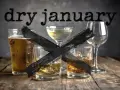Glas Bier, Whiskey und Sekt mit schwarzem Kreuz. Der Text "dry january" steht darüber.