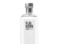 Flasche NJU KORN mild. Ein klarer Korn, der zum Genießen einlädt.