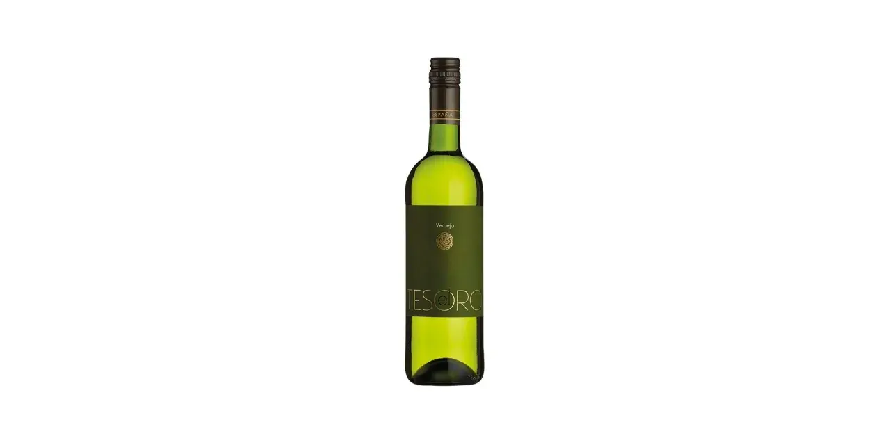 Grüne Flasche mit dunklem Etikett, darauf "Verdejo" und "TESORO". Ein spanischer Weißwein, der an deutsche Rieslinge erinnert.