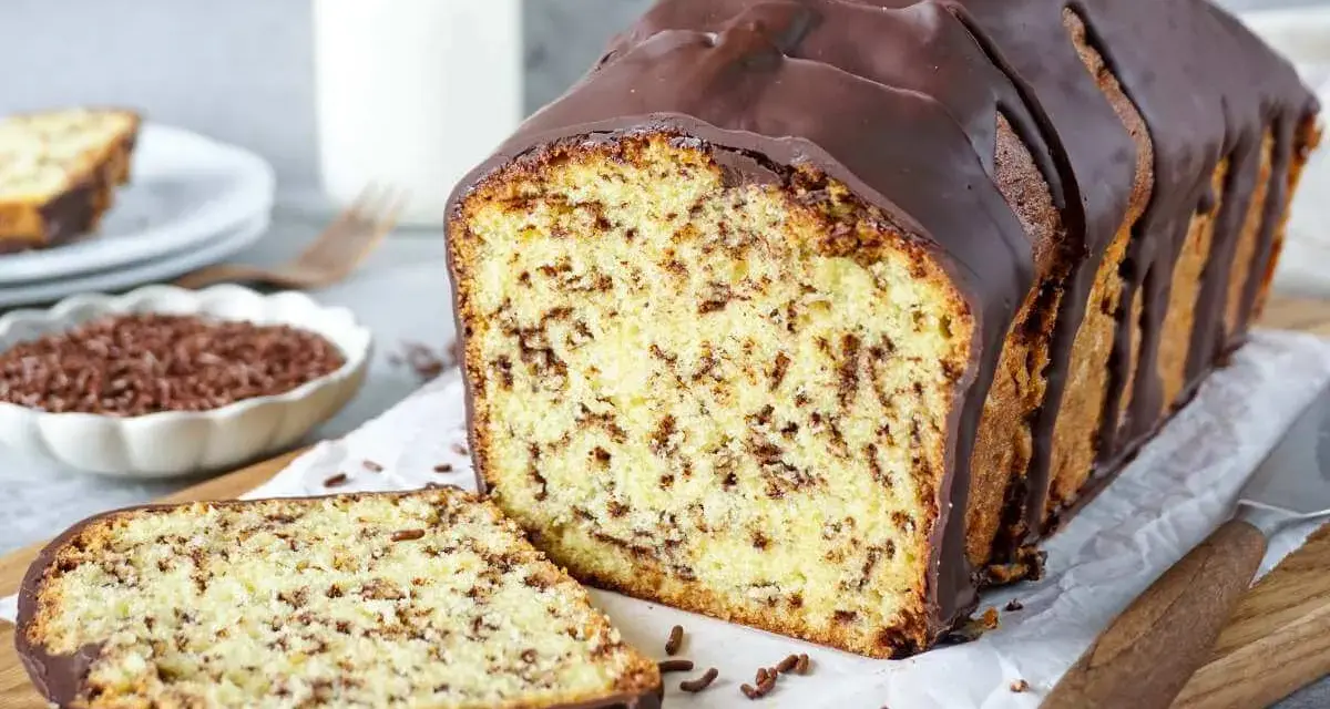 Schokoladenkuchen mit Streuseln, ein schnelles Rezept für jeden Anlass. Perfekt für den Nachmittagskaffee.