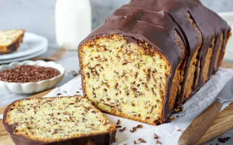 Schokoladenkuchen mit Streuseln, ein schnelles Rezept für jeden Anlass. Perfekt für den Nachmittagskaffee.