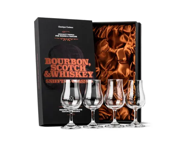 Set mit vier Gläsern für Bourbon, Scotch & Whiskey. Die Box erklärt, was bedeutet Bourbon: ein amerikanischer Whiskey.