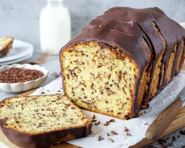 Schokoladenkuchen mit Streuseln, ein schnelles Rezept für jeden Anlass. Perfekt für den Nachmittagskaffee.