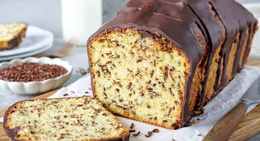 Schokoladenkuchen mit Streuseln, ein schnelles Rezept für jeden Anlass. Perfekt für den Nachmittagskaffee.